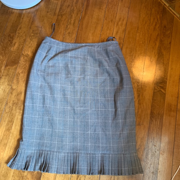 Evan Picone petite ruffle pleat suit. Never worn‎ - Picture 4 of 4